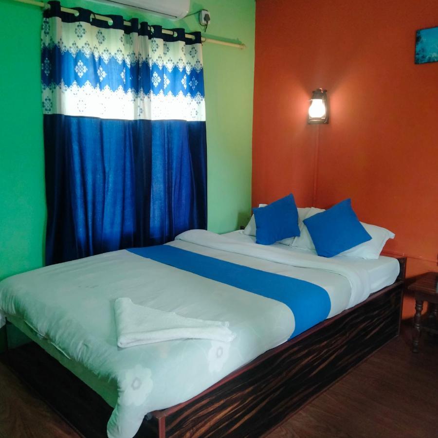Hotel Tiger Tops Sauraha Exteriör bild