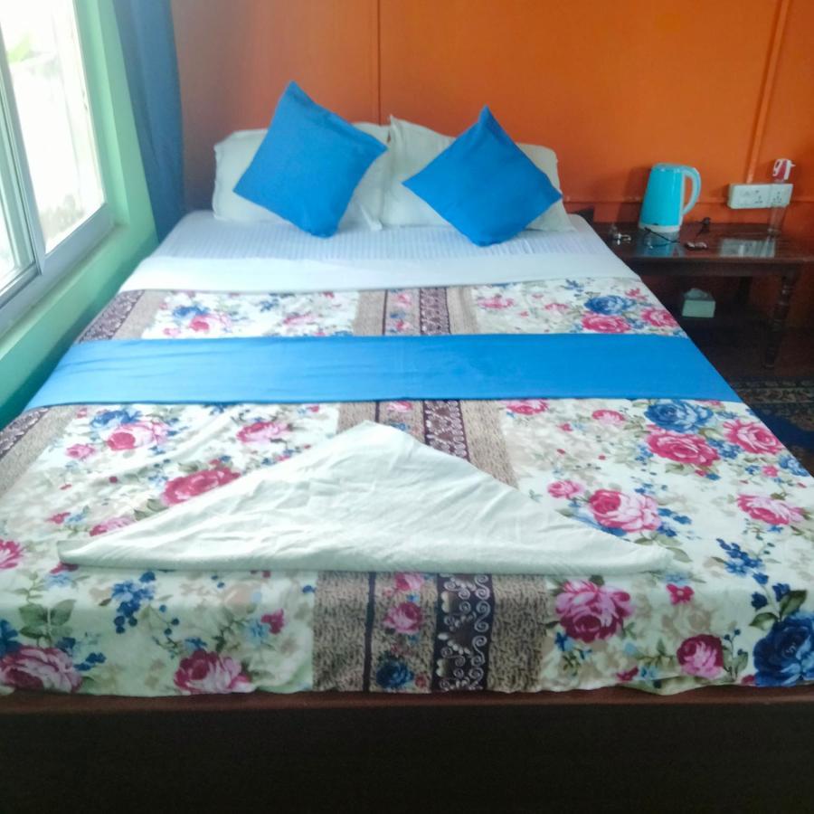 Hotel Tiger Tops Sauraha Exteriör bild