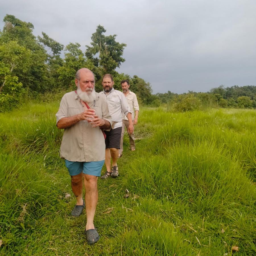 Hotel Tiger Tops Sauraha Exteriör bild