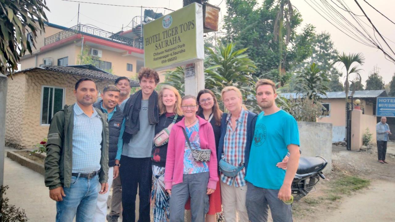 Hotel Tiger Tops Sauraha Exteriör bild