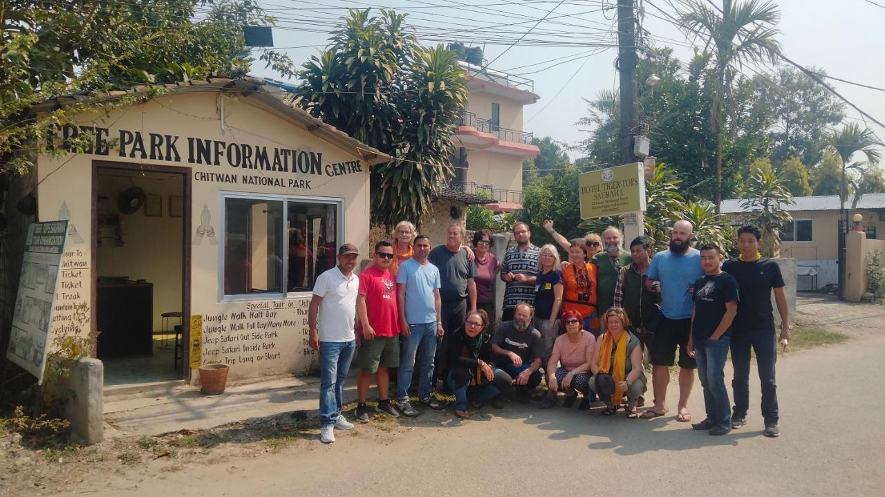 Hotel Tiger Tops Sauraha Exteriör bild