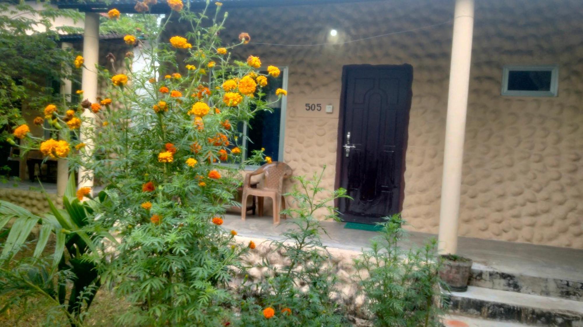 Hotel Tiger Tops Sauraha Rum bild